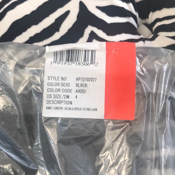 Little Black Dress. Adrianna Papell. - Picture 6 of 7